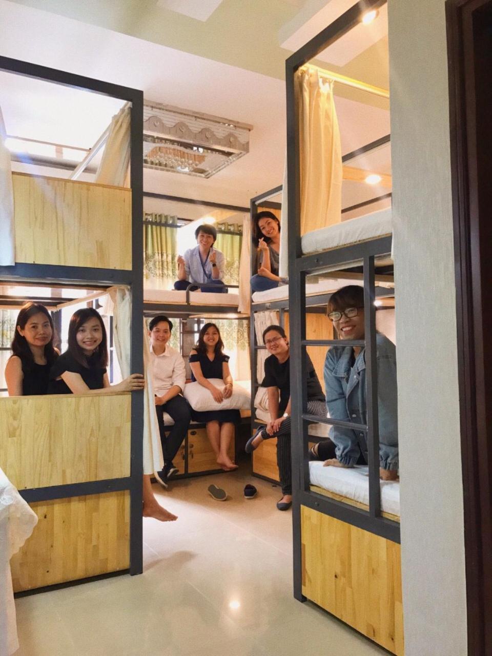 The Lily Hostel & Coffee ホーチミン市 エクステリア 写真
