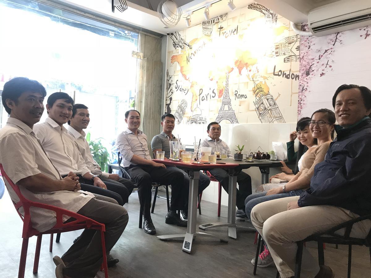 The Lily Hostel & Coffee ホーチミン市 エクステリア 写真