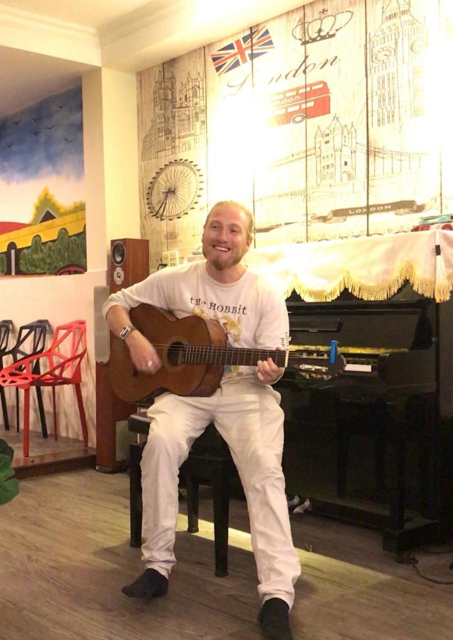 The Lily Hostel & Coffee ホーチミン市 エクステリア 写真