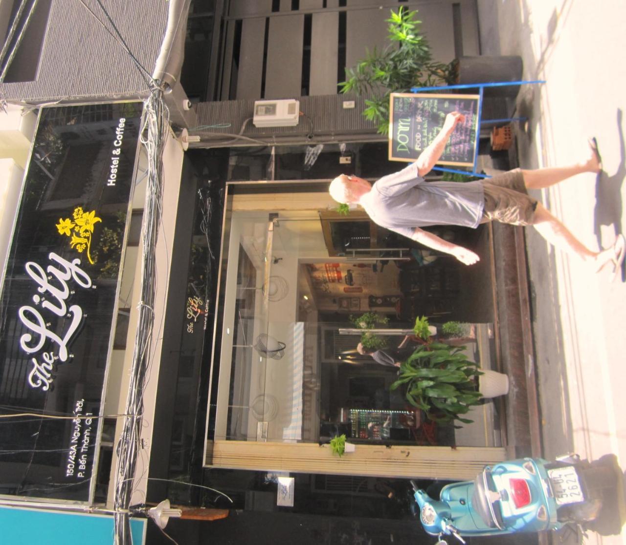 The Lily Hostel & Coffee ホーチミン市 エクステリア 写真