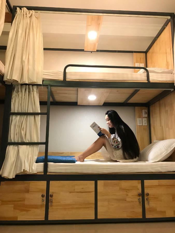 The Lily Hostel & Coffee ホーチミン市 エクステリア 写真