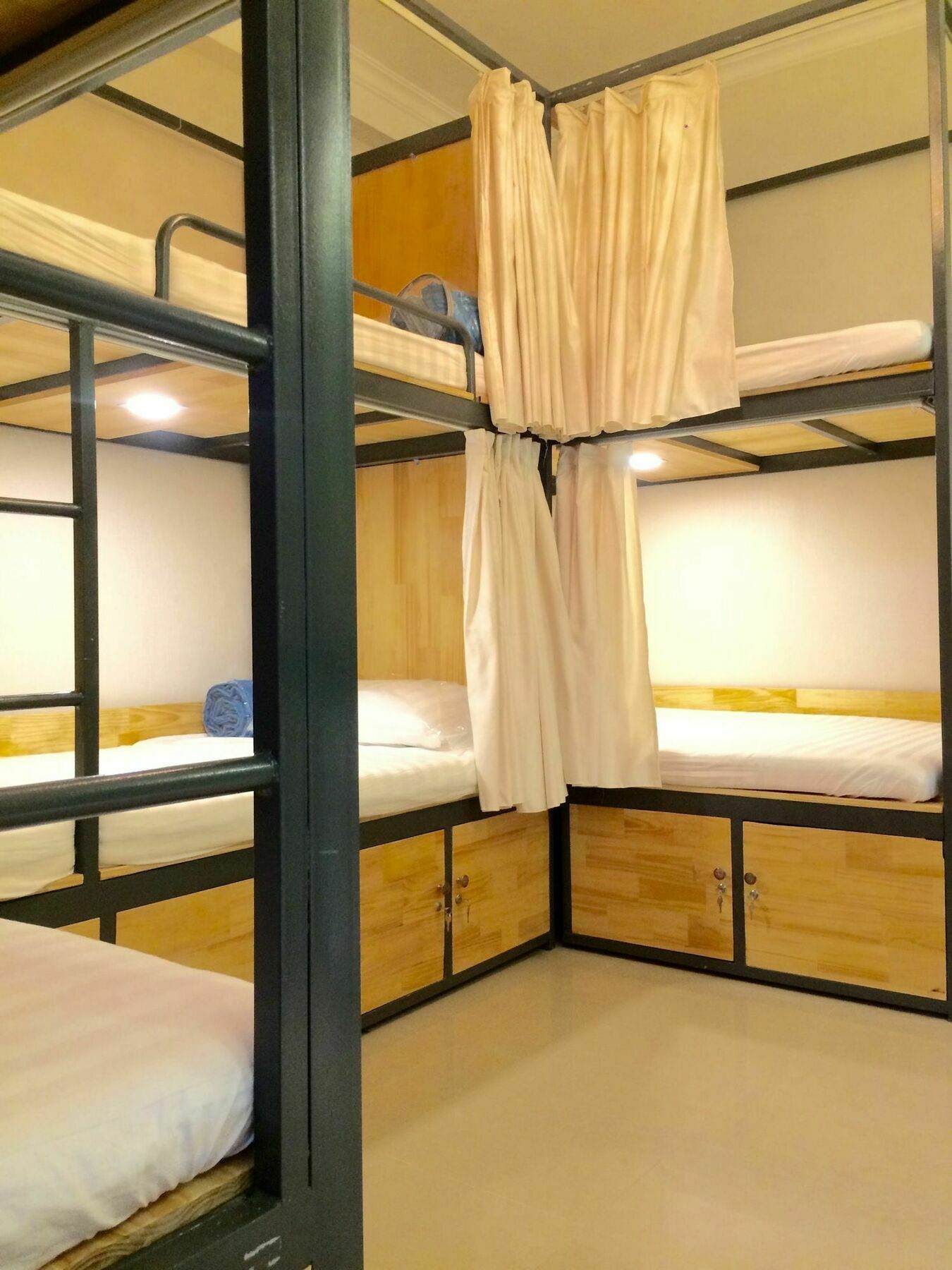 The Lily Hostel & Coffee ホーチミン市 エクステリア 写真