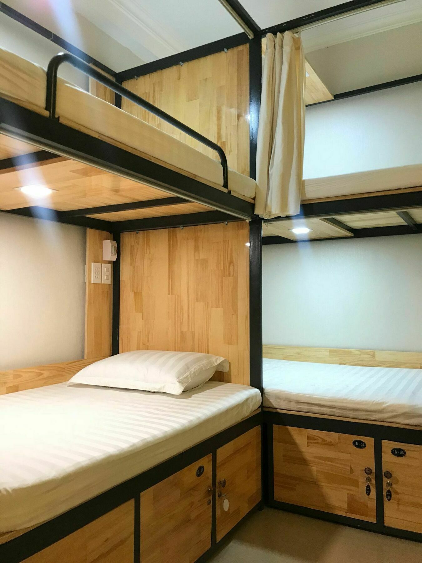 The Lily Hostel & Coffee ホーチミン市 エクステリア 写真