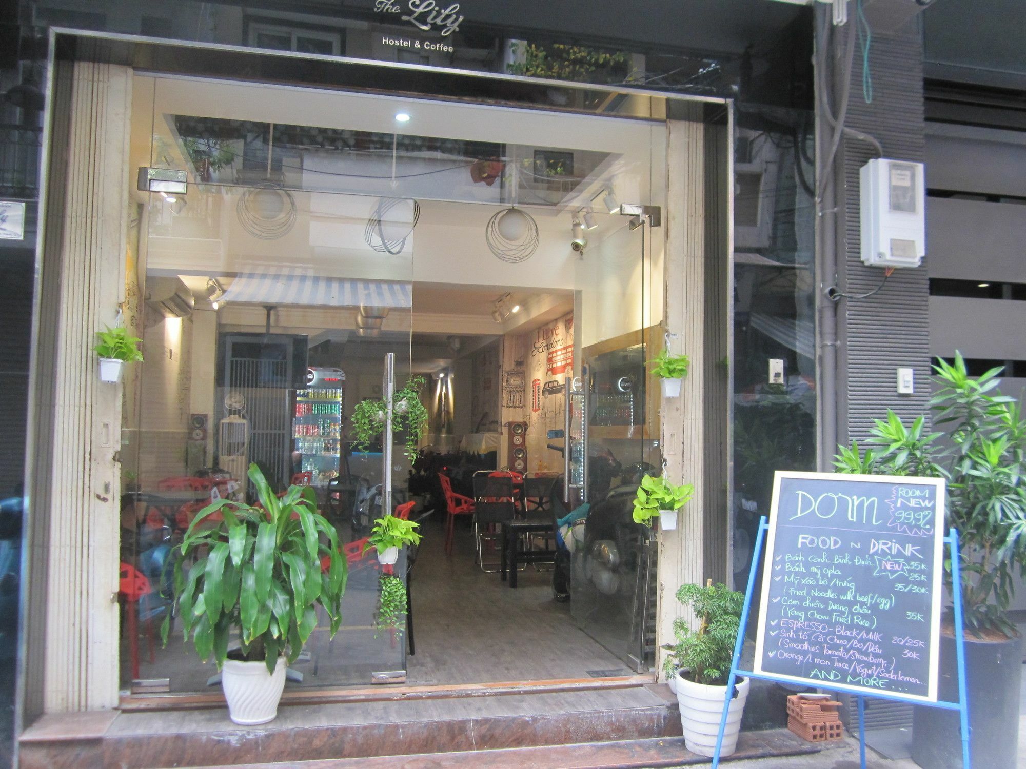 The Lily Hostel & Coffee ホーチミン市 エクステリア 写真