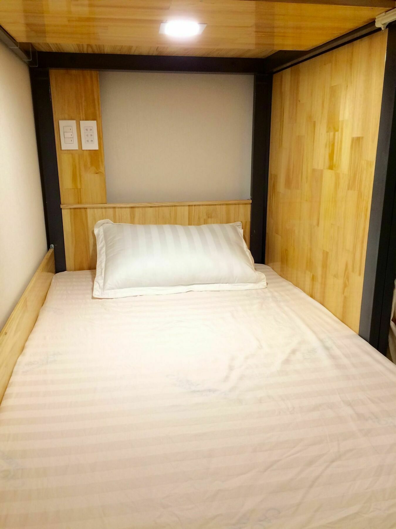The Lily Hostel & Coffee ホーチミン市 エクステリア 写真
