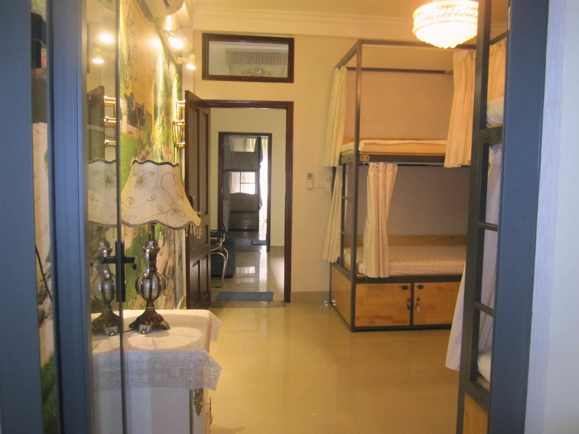 The Lily Hostel & Coffee ホーチミン市 エクステリア 写真